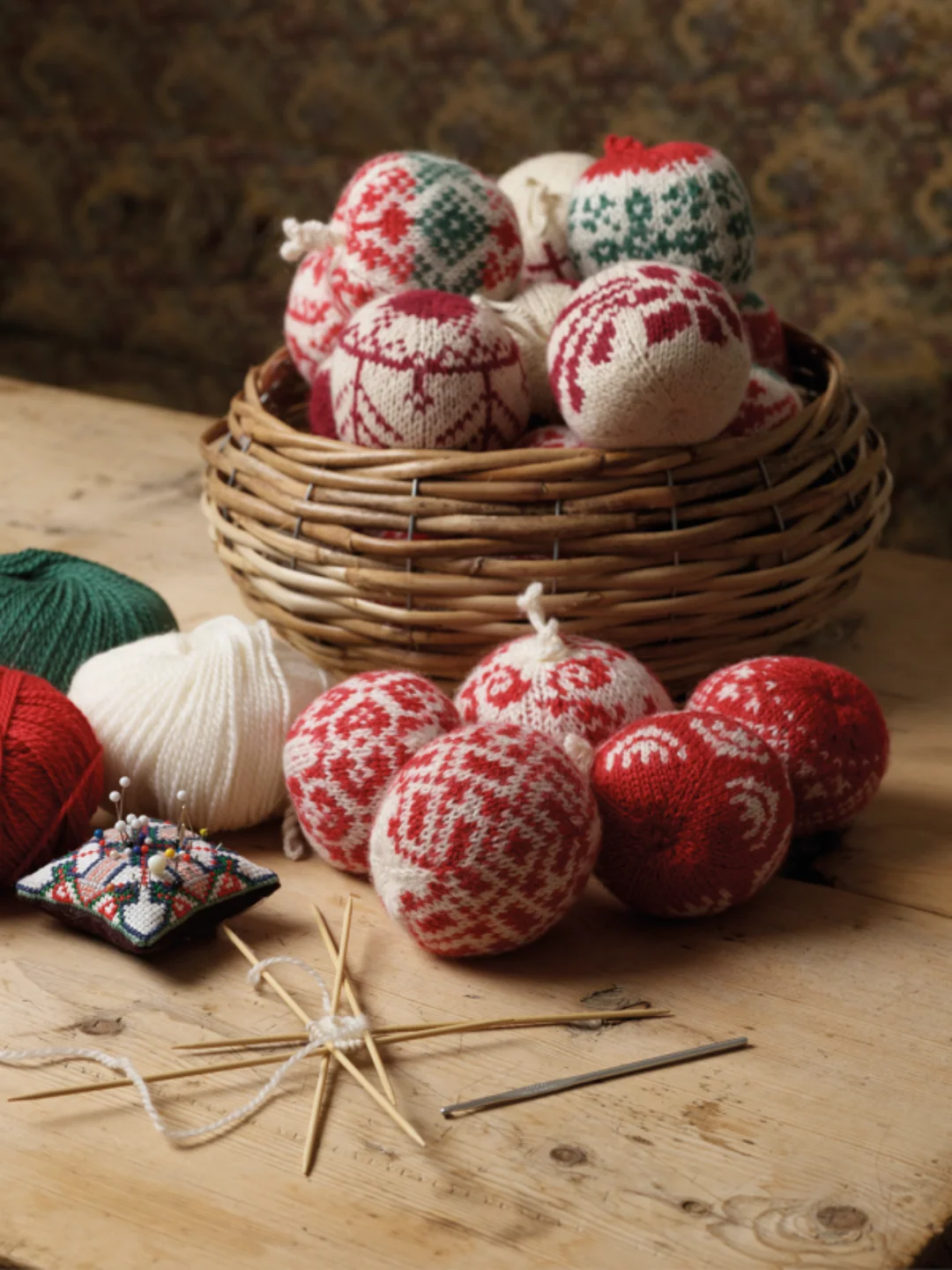 65 New Christmas Balls to Knit by Arne & Carlos - Image 3