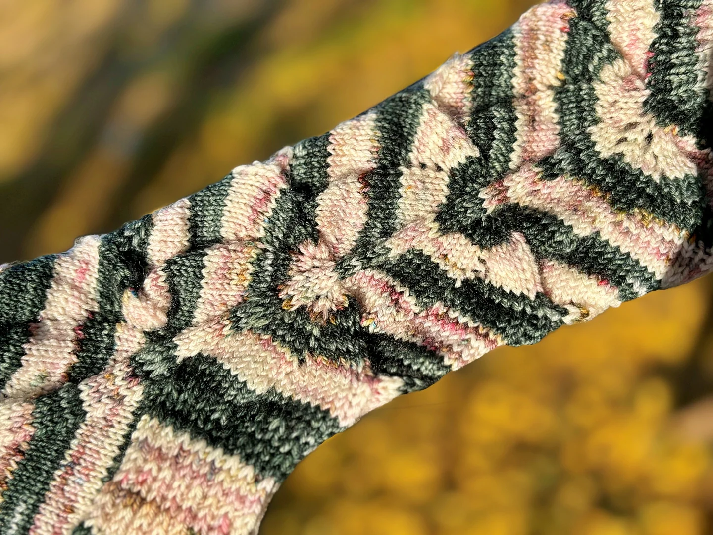 Big Bold Foliage | Knitting pattern with or without yarns - Image 2