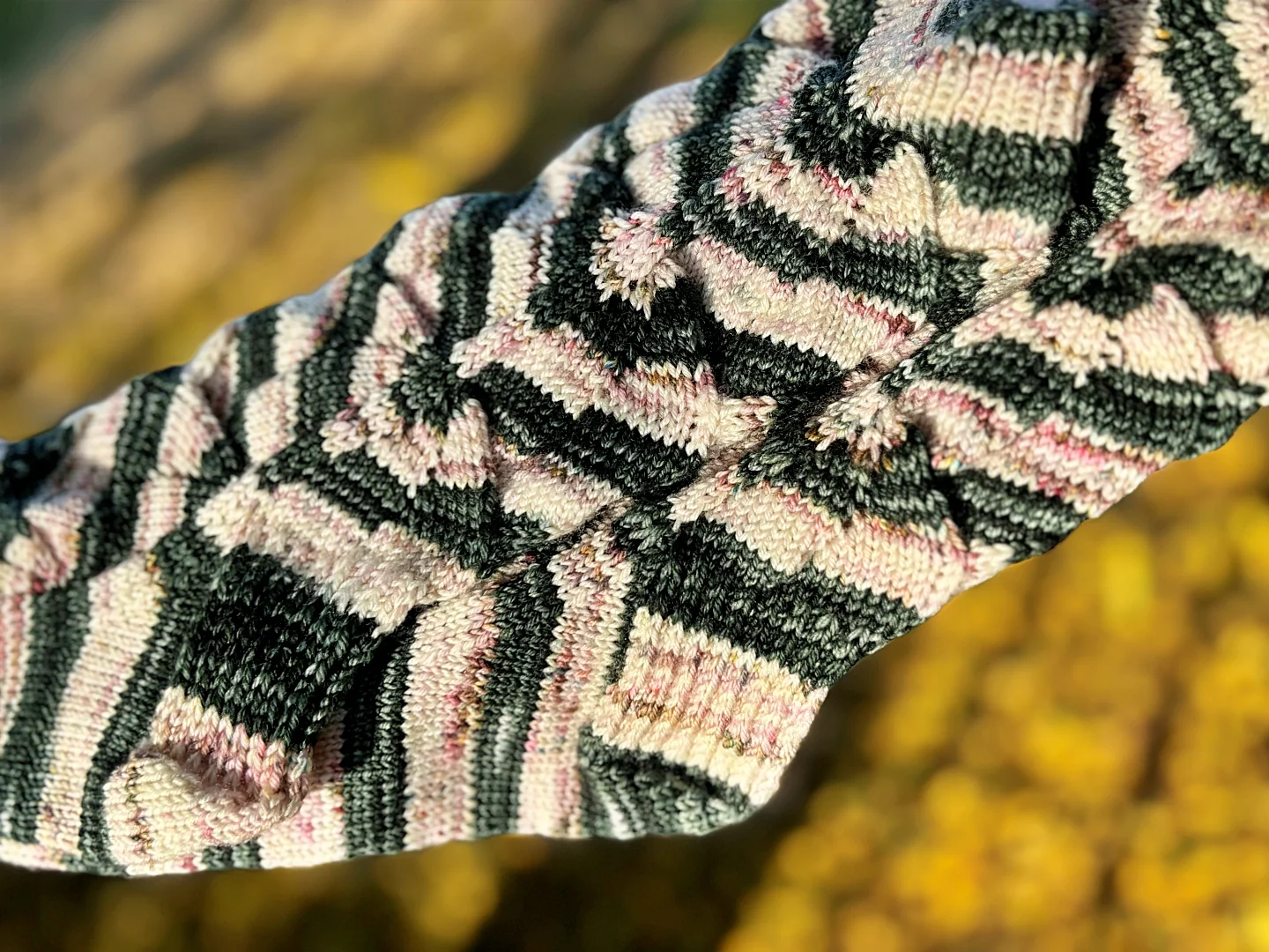 Big Bold Foliage | Knitting pattern with or without yarns - Image 3