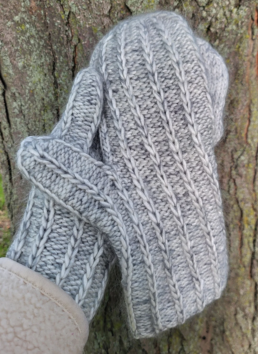 Blitzen Mittens | Knitting pattern and Optional kit - Image 8