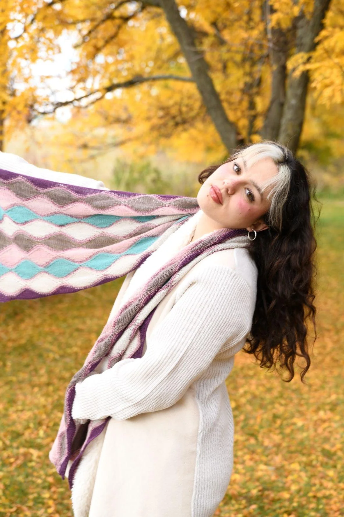 Garland of Stitches Wrap - KNITTING KIT - Image 4