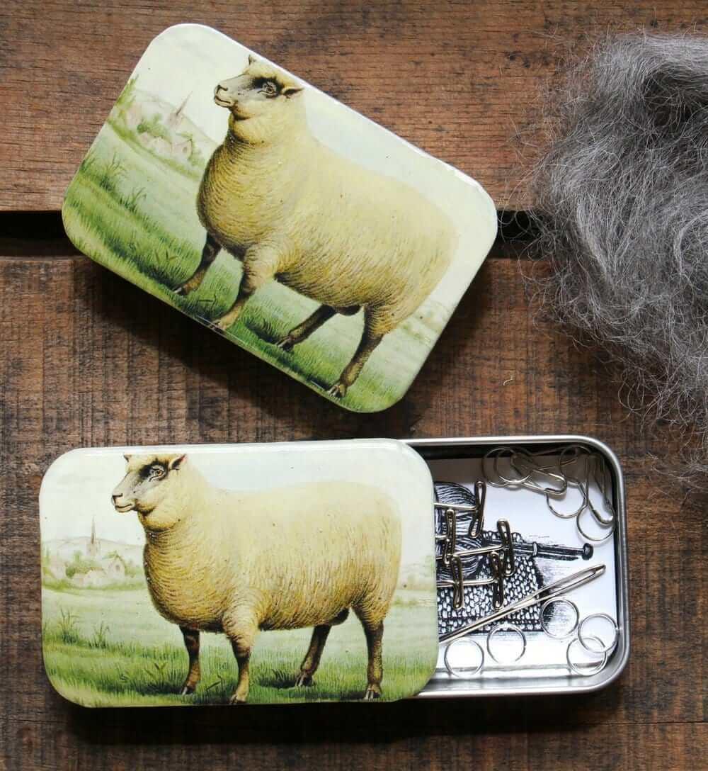 LAMA or SHEEP Magnetic box with knitting accessories - Image 3