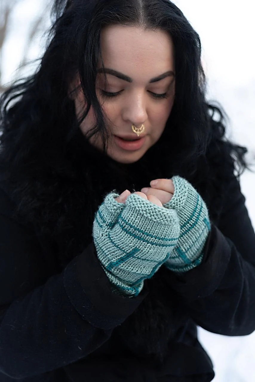 Octothorpe Mittens - KNITTING KIT - Image 4