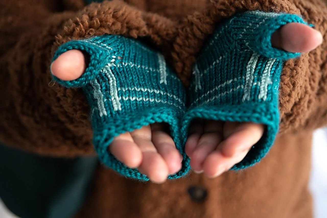 Octothorpe Mittens - KNITTING PATTERN