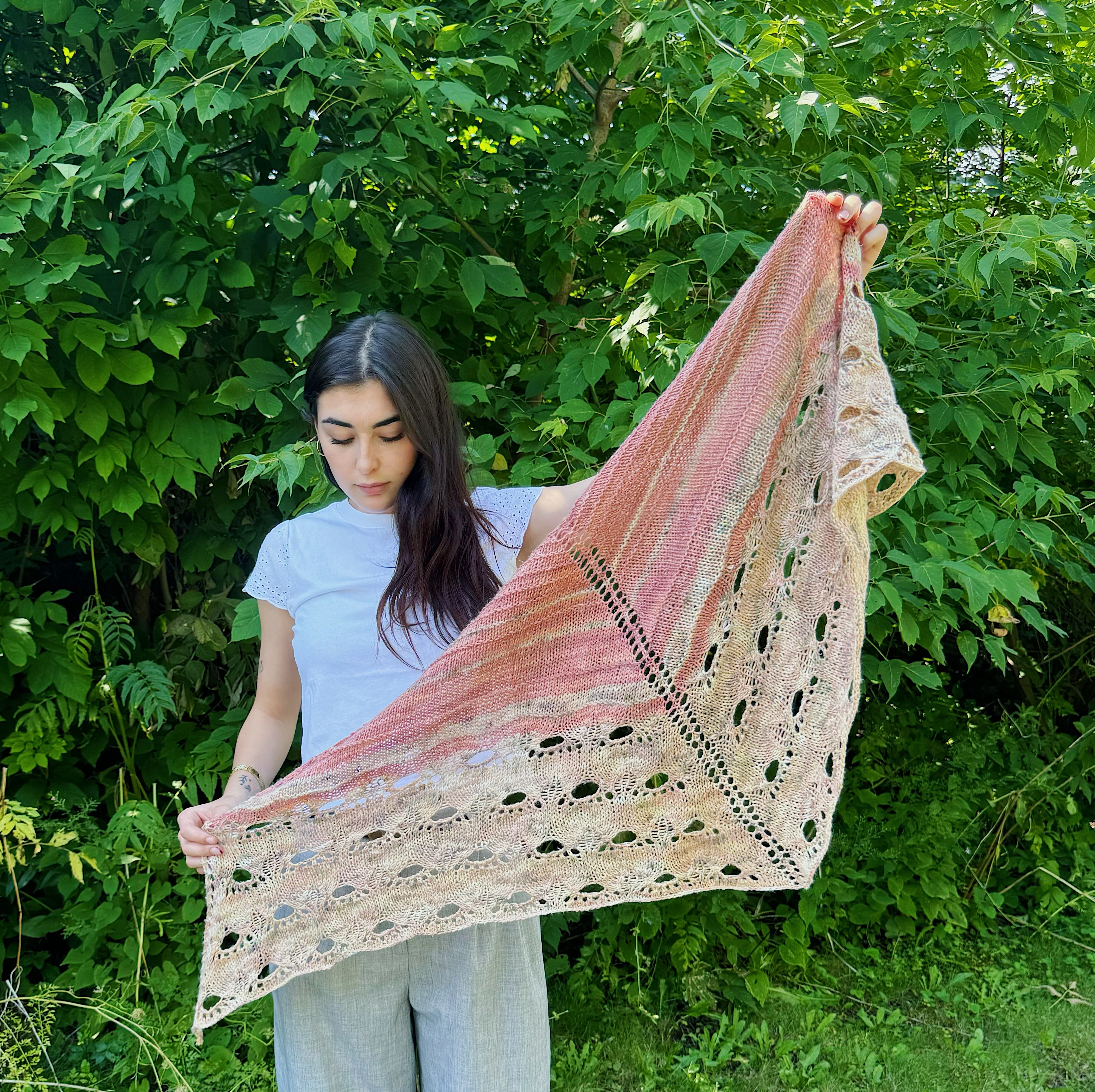 Paon d'Or Shawl GRANOLA VERSION | Knitting pattern and knitting kits - Image 2