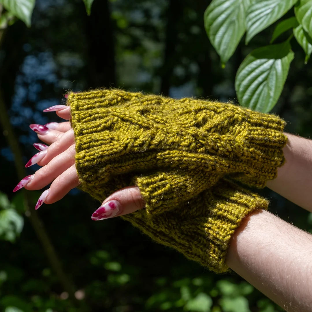 Petit Printemps Tout Vert Fingerless Mitts - Knitting Kits