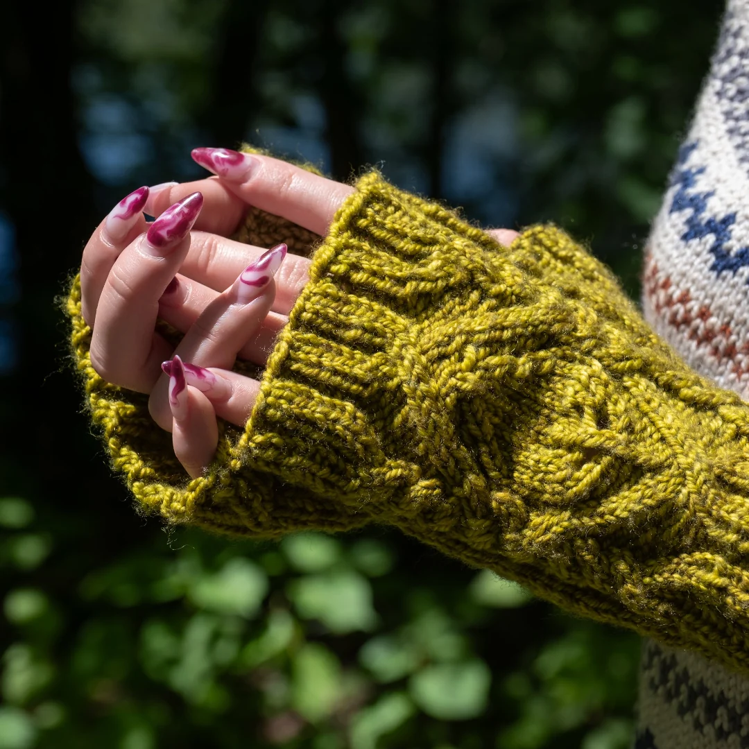 Petit Printemps Tout Vert Fingerless Mitts - Knitting Kits - Image 2