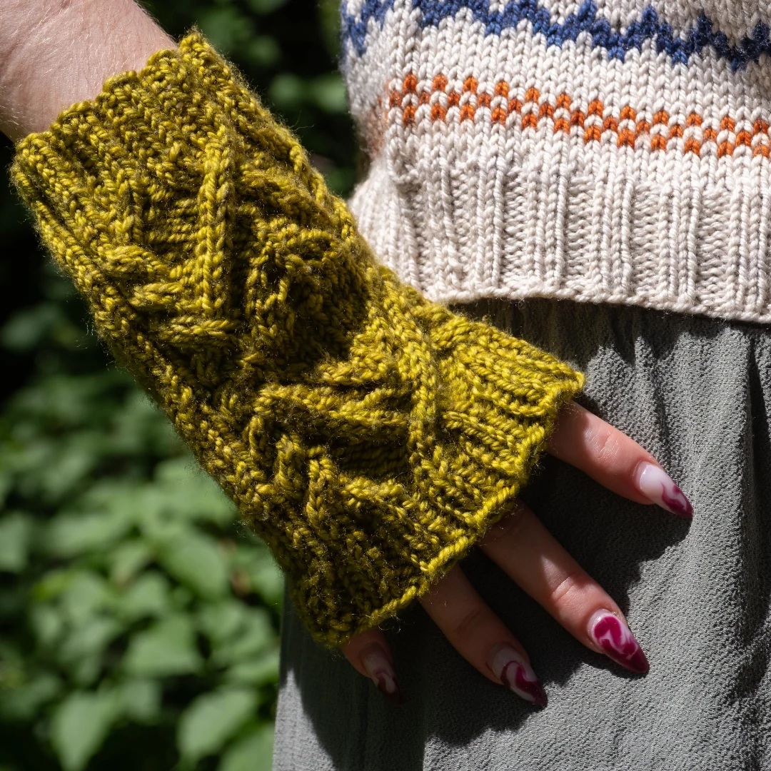 Petit Printemps Tout Vert Fingerless Mitts - Knitting Kits - Image 7