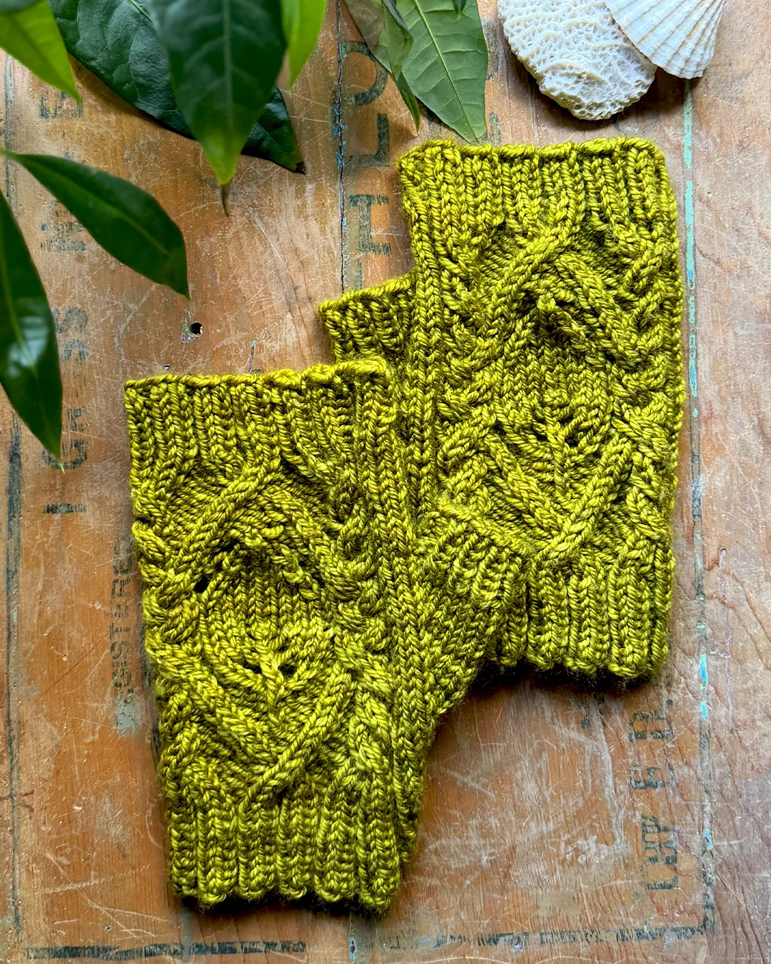 Petit Printemps Tout Vert Fingerless Mitts - Knitting Kits - Image 8