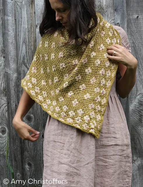 Pressed Flowers shawl  |  Knitting kits - Image 3