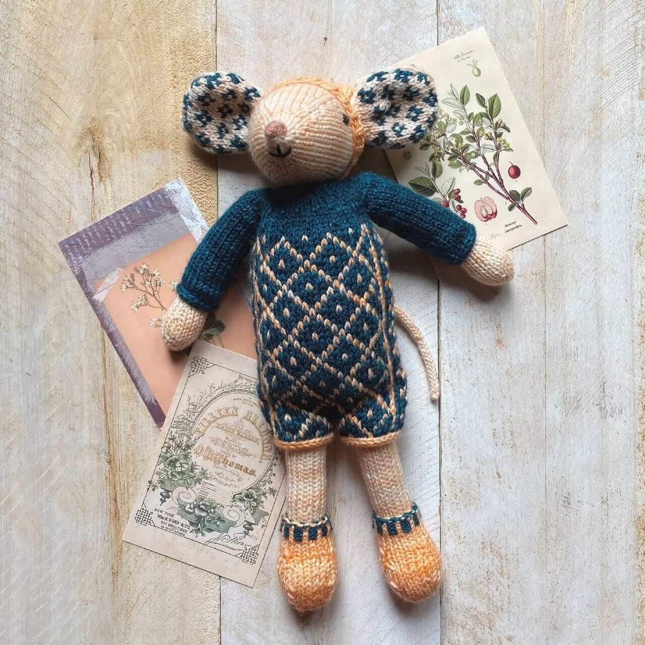 Selbie Mouse Knititng Kit - Image 10