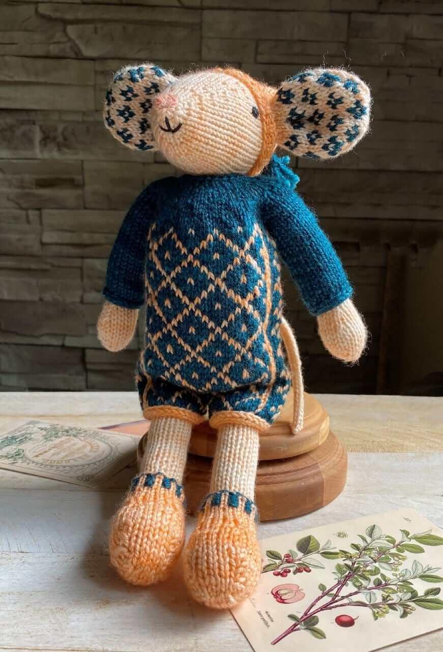 Selbie Mouse Knititng Kit - Image 11