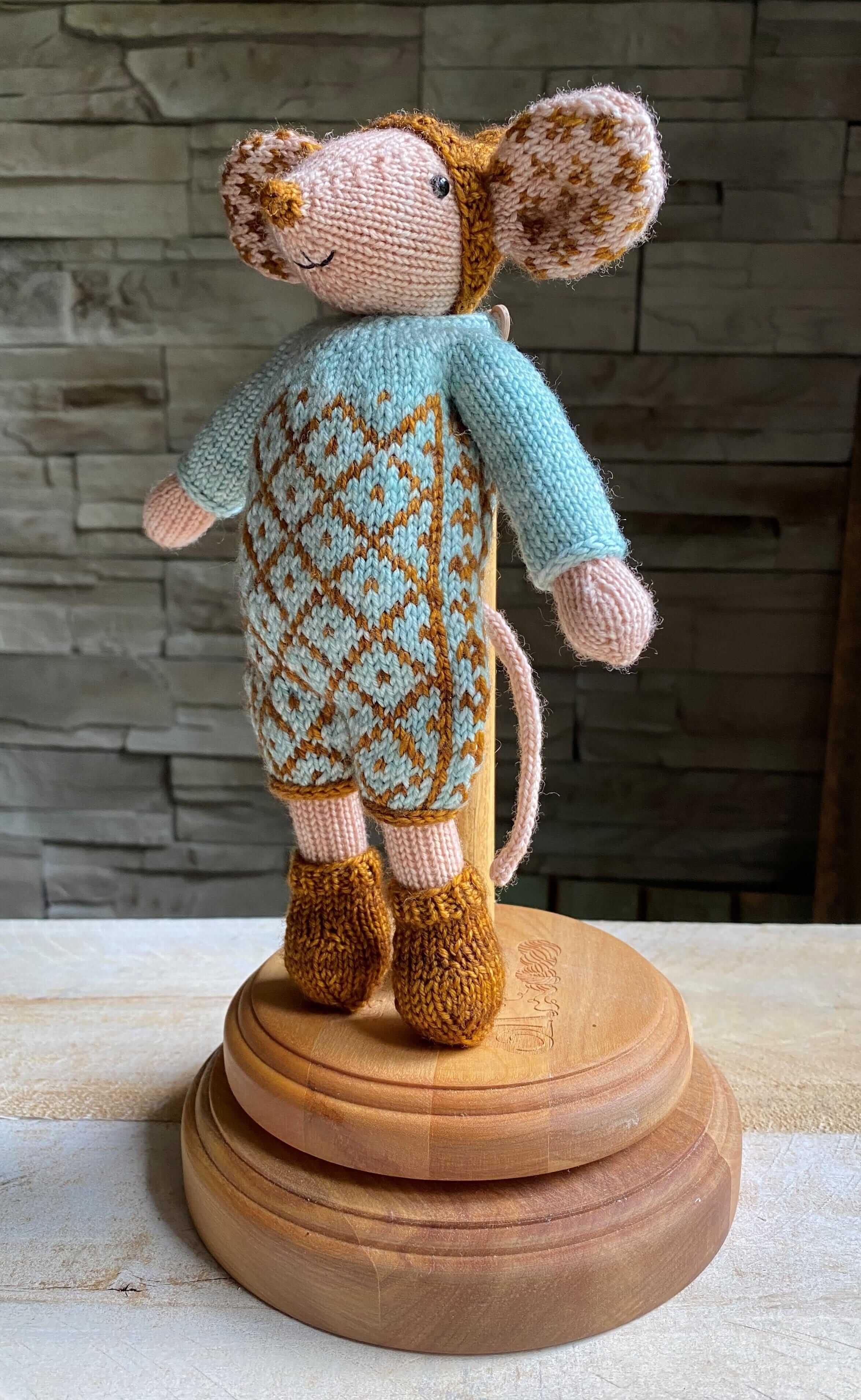 Selbie Mouse Knititng Kit - Image 13