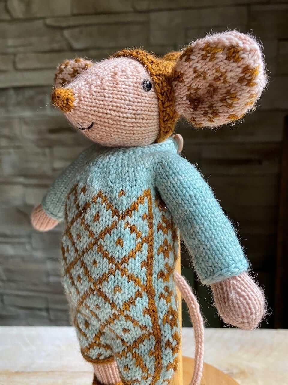 Selbie Mouse Knititng Kit - Image 8