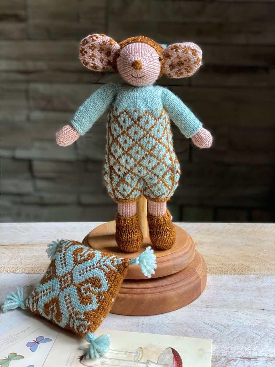 Selbie Mouse Knititng Kit - Image 9