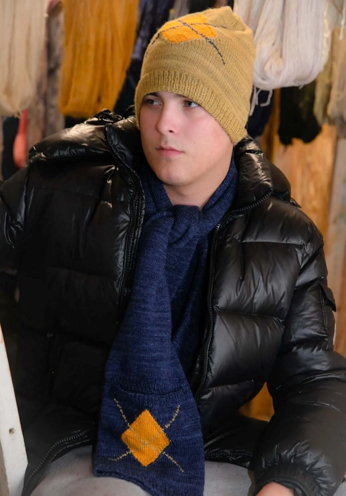 Tournesol Bleu et Blanc Matching Hat & Scarf - Knitting Patterns - Image 2